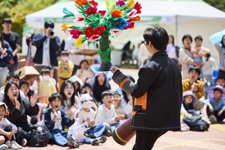 AI로 방탈출, 유튜버 '궤도' 강연…부산과학관, 가족 행사