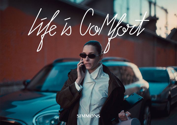[서울=뉴시스] 시몬스의 'LIFE IS COMFORT(라이프 이즈 컴포트)' 캠페인. (사진=시몬스 제공) 2026.04.30. photo@newsis.com *재판매 및 DB 금지