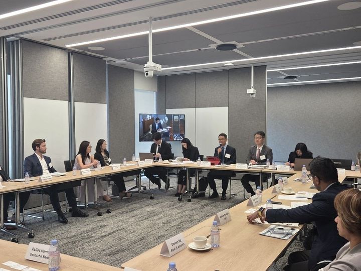 [세종=뉴시스] 재정경제부는 허장 2차관이 지난 28일부터 이틀간 홍콩과 싱가포르를 방문해 글로벌 투자기관 및 외환·금융시장 협회와의 면담·라운드테이블을 진행했다고 30일 밝혔다. (사진=재경부 제공) 2026.04.30. photo@newsis.com *재판매 및 DB 금지