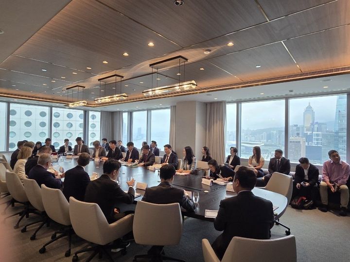 [세종=뉴시스] 재정경제부는 허장 2차관이 지난 28일부터 이틀간 홍콩과 싱가포르를 방문해 글로벌 투자기관 및 외환·금융시장 협회와의 면담·라운드테이블을 진행했다고 30일 밝혔다. (사진=재경부 제공) 2026.04.30. photo@newsis.com *재판매 및 DB 금지