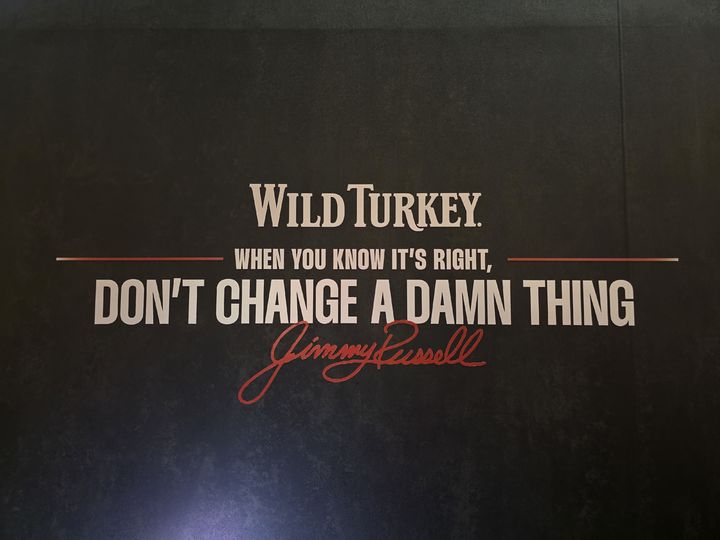 [서울=뉴시스] 버번 위스키 브랜드 와일드 터키의 새로운 글로벌 캠페인 'WHEN YOU KNOW IT’S RIGHT, DON’T CHANGE A DAMN THING' 2026.04.30 kimsy@newsis.com *재판매 및 DB 금지 *재판매 및 DB 금지