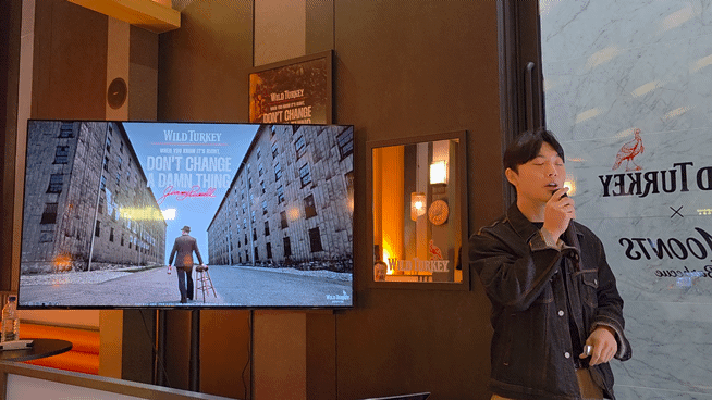 [서울=뉴시스] 와일드 터키 브랜드에 대해 설명하고 있는 김태완 와일드 터키 브랜드 앰버서더 2026.04.30 kimsy@newsis.com *재판매 및 DB 금지