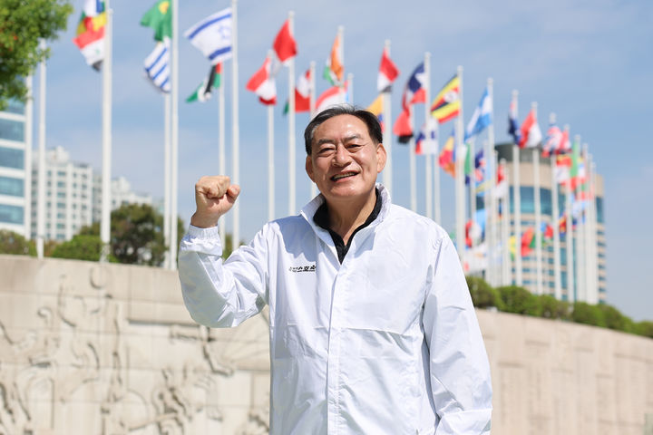 [서울=뉴시스] '모두가 즐기는 스포츠' 잇기 캠페인에 동참한 하형주 체육공단 이사장. (사진=체육공단 제공) 2026.04.30. *재판매 및 DB 금지