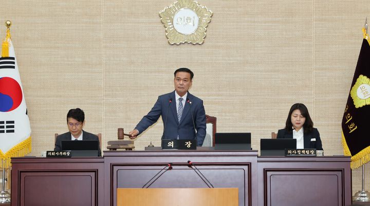 [고창=뉴시스] 30일 폐회한 고창군의회 제323회 임시회, 조민규 의장이 회의를 진행하고 있다. *재판매 및 DB 금지