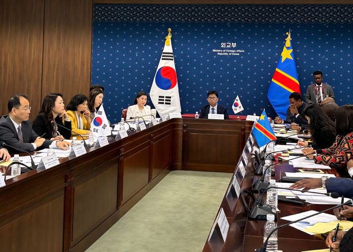 [서울=뉴시스]외교부는 박종한 경제외교조정관이 30일 서울에서 노엘라 아예가나가토 나크위폰 콩고민주공화국 외교부 차관과 '제2차 한-콩고민주공화국 공동위원회'를 개최했다고 밝혔다. *재판매 및 DB 금지