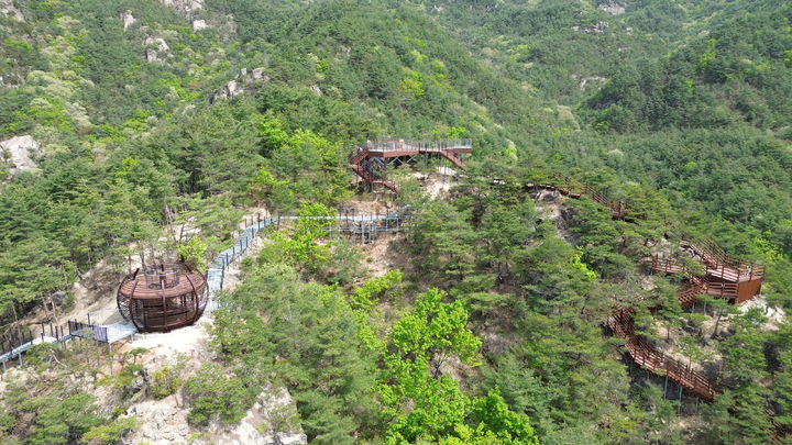 [거창=뉴시스] 거창 항노화 힐링랜드 하늘구비길 (사진=거창군 제공) 2026. 04. 30. photo@newsis.com&nbsp; *재판매 및 DB 금지