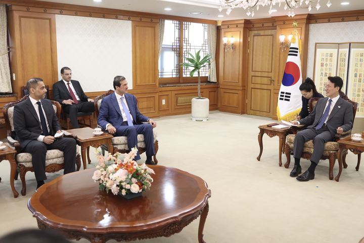 김민석 국무총리가 30일 정부서울청사에서 아흐마드 알사예드 카타르 통상 담당 국무장관을 접견했다. [사진=국무총리실 제공] *재판매 및 DB 금지