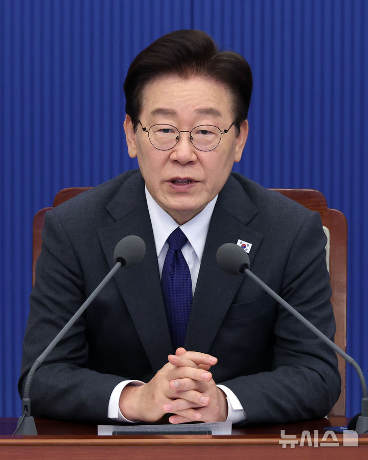 [서울=뉴시스] 최동준 기자 = 이재명 대통령이 30일 청와대에서 열린 수석보좌관회의에서 발언하고 있다. 2026.04.30. photocdj@newsis.com