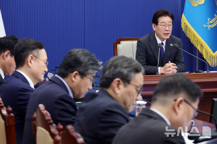 [서울=뉴시스] 최동준 기자 = 이재명 대통령이 30일 청와대에서 열린 수석보좌관회의에서 발언하고 있다. 2026.04.30. photocdj@newsis.com