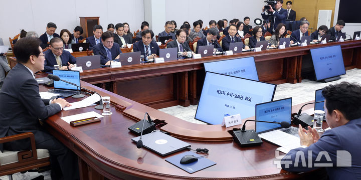 [서울=뉴시스] 최동준 기자 = 이재명 대통령이 30일 청와대에서 열린 수석보좌관회의에서 발언하고 있다. 2026.04.30. photocdj@newsis.com