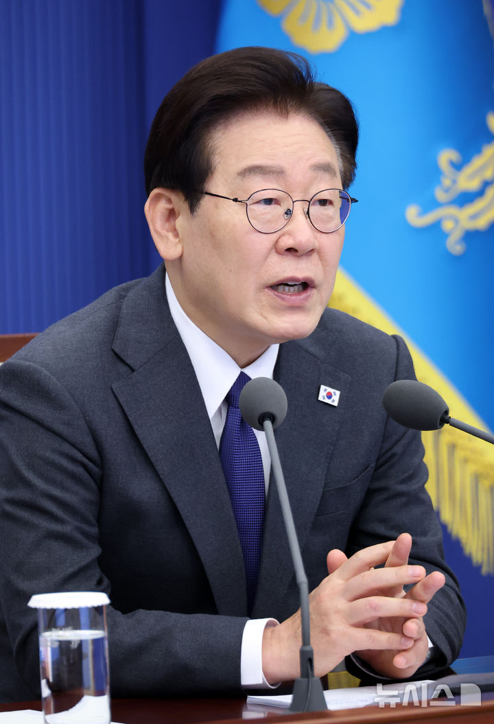 [서울=뉴시스] 최동준 기자 = 이재명 대통령이 30일 청와대에서 열린 수석보좌관회의에서 발언하고 있다. 2026.04.30. photocdj@newsis.com