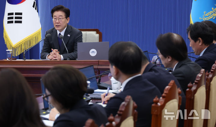 [서울=뉴시스] 최동준 기자 = 이재명 대통령이 30일 청와대에서 열린 수석보좌관회의에서 발언하고 있다. 2026.04.30. photocdj@newsis.com