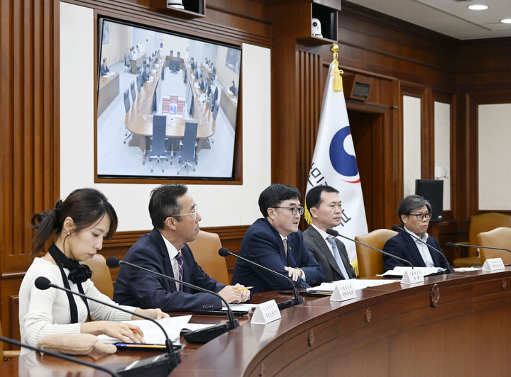 [서울=뉴시스] 김진아 기자 = 임기근 기획예산처 차관이 30일 오후 서울 종로구 정부서울청사에서 열린 '제8차 재정집행 점검회의'를 주재하고 있다. (사진=기획예산처 제공) 2026.04.30. photo@newsis.com *재판매 및 DB 금지