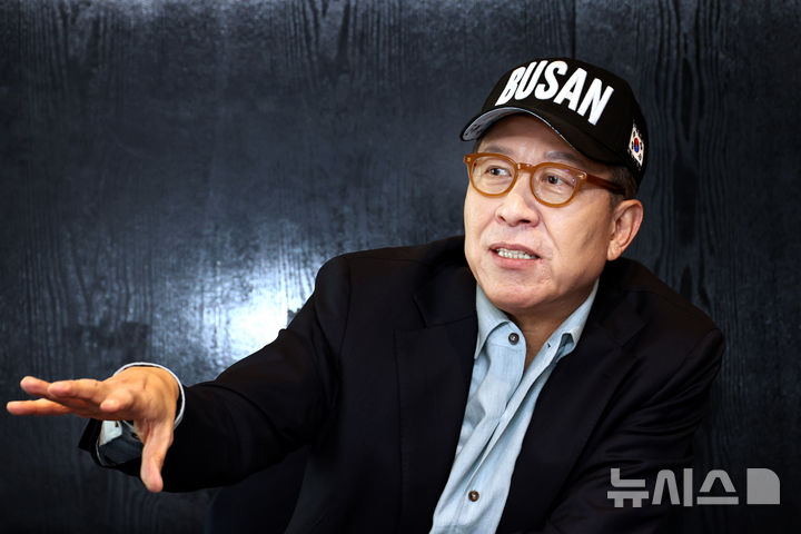 [서울=뉴시스] 김금보 기자 = 박형준 국민의힘 부산시장 후보가 지난 30일 오후 서울 여의도 켄싱턴호텔에서 뉴시스와 인터뷰를 하고 있다. 2026.05.04. kgb@newsis.com