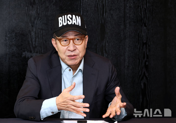 [서울=뉴시스] 김금보 기자 = 박형준 국민의힘 부산시장 후보가 지난 30일 오후 서울 여의도 켄싱턴호텔에서 뉴시스와 인터뷰를 하고 있다. 2026.05.04. kgb@newsis.com