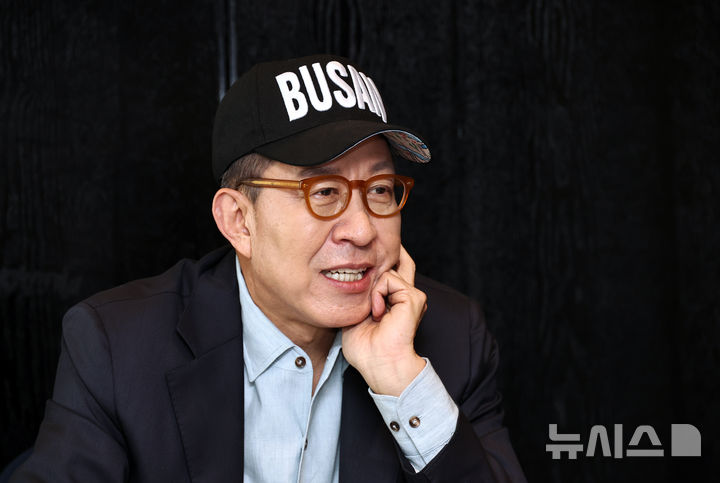 [서울=뉴시스] 김금보 기자 = 박형준 국민의힘 부산시장 후보가 지난 30일 오후 서울 여의도 켄싱턴호텔에서 뉴시스와 인터뷰를 하고 있다. 2026.05.04. kgb@newsis.com