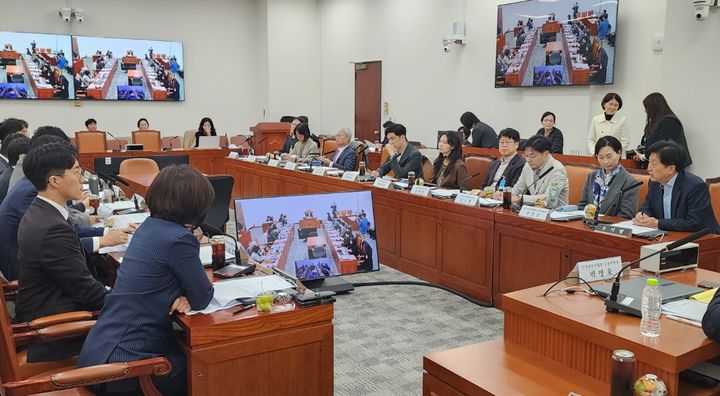 [서울=뉴시스] 국회 연금개혁특별위원회 민간자문위원회 회의 모습 (사진=연금연구회 제공) 2026.05.03. photo@newsis.com *재판매 및 DB 금지