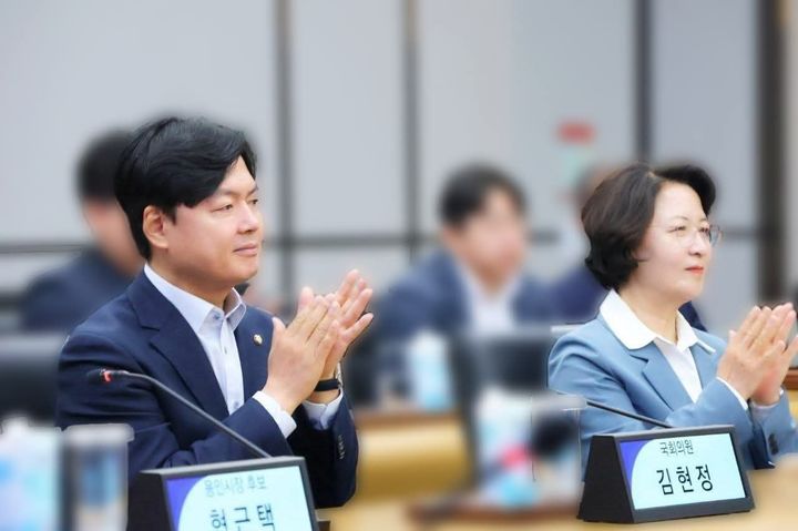 김현정 더불어민주당 의원과 추미애 경기도지사 후보. (사진=김현정 의원 페이스북 캡처) *재판매 및 DB 금지