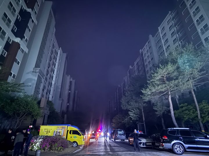 [세종=뉴시스] 지난 1일 밤, 조치원 아파트 지하 전기실에서 화재가 발생해 1429세대가 정전으로 불안에 떨었다.(사진= 세종시). 2026.05.02. photo@newsis.com. *재판매 및 DB 금지