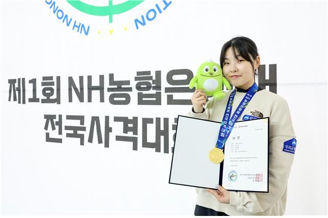 [서울=뉴시스] 2일 제1회 NH농협은행배 전국사격대회서 여자 일반부 50m 복사 개인전에서 한국신기록을 달성한 김선자. (사진=대한사격연맹 제공) 2026.05.02. photo@newsis.com *재판매 및 DB 금지
