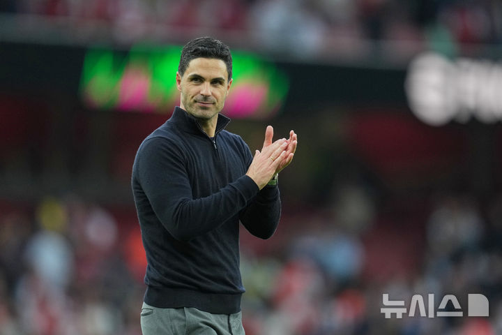 [런던=AP/뉴시스] 2025~2026시즌 잉글랜드 프로축구 프리미어리그(EPL) 우승을 달성한 아스널의 미켈 아르테타 감독 . 2026.05.02.