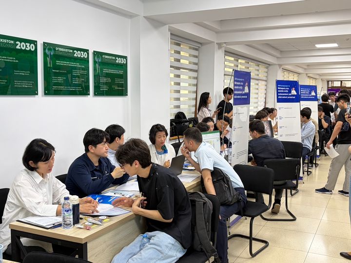 [안동=뉴시스] 경북도가 지난달 30일과 이달 1일 우즈베키스탄에서 진행한 경북도 광역형 비자 해외인재 유치박람회. (사진=경북도 제공) 2026.05.03 photo@newsis.com *재판매 및 DB 금지