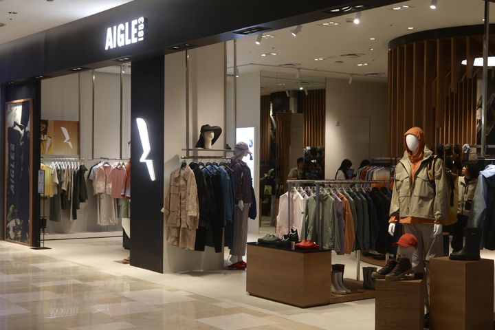 롯데홈쇼핑이 에이글(AIGLE)의 핵심 상권 유통망을 확대하고 있다고 밝혔다. (사진=롯데홈쇼핑 제공) *재판매 및 DB 금지