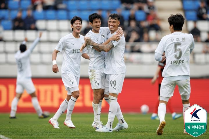 [서울=뉴시스] 프로축구 K리그2 부산 아이파크의 김민혁. (사진=한국프로축구연맹 제공) *재판매 및 DB 금지