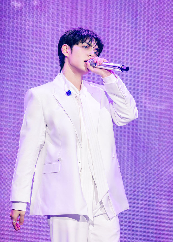 [서울=뉴시스] 데이식스(DAY6) 원필 솔로 콘서트 Unpiltered. (사진 = JYP엔터테인먼트 제공) 2026.05.03. photo@newsis.com *재판매 및 DB 금지