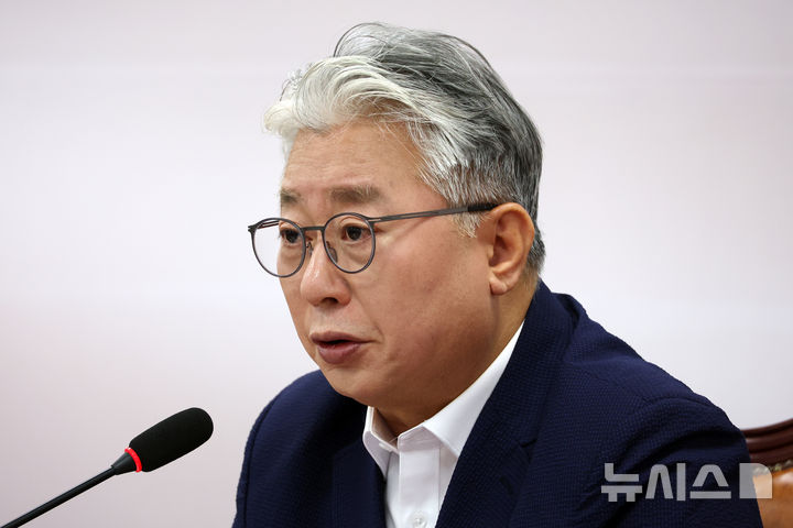 [서울=뉴시스] 고승민 기자 = 조응천 개혁신당 경기도지사 후보가 3일 서울 여의도 국회에서 현안 기자회견을 하고 있다. 2026.05.03. kkssmm99@newsis.com