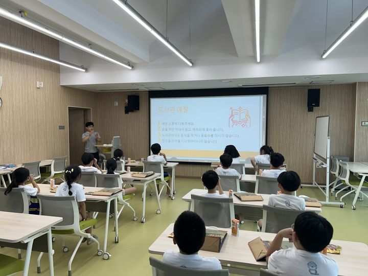 [진주=뉴시스]진주시립도서관, '도서관과 함께 책읽기' 공모사업 선정.(사진=진주시 제공).2026.05.04.photo@newsis.com *재판매 및 DB 금지