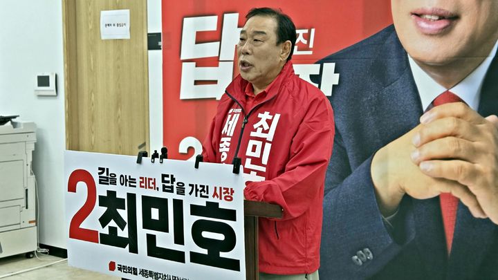 [세종=뉴시스] 송승화 기자 = 나성동 선거사무소에서 공약 발표하는 국민의힘 최민호 세종시장 예비후보. 2026.05.04. ssong1007@newsis.com *재판매 및 DB 금지