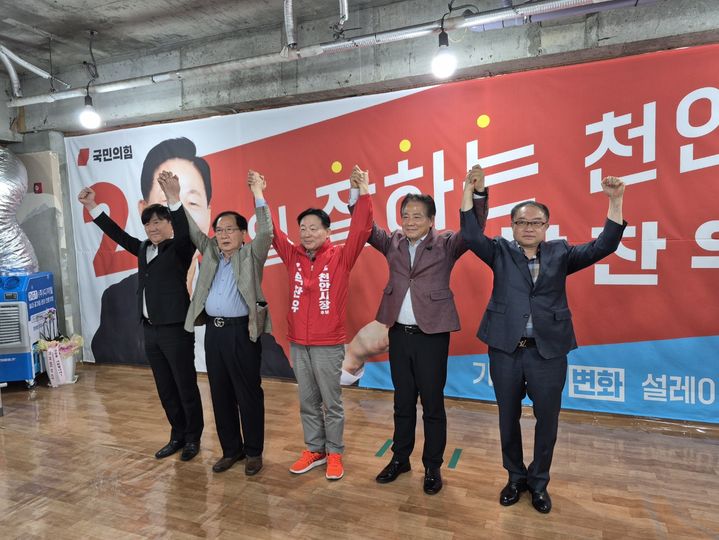 [천안=뉴시스] 국민의힘 박찬우 천안시장 후보가 4일 황종헌 전 예비후보와 '원팀'을 선언했다. (사진=캠프 제공) 2026.05.04 photo@newsis.com *재판매 및 DB 금지