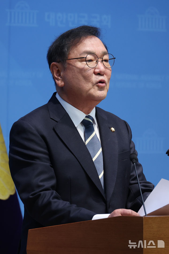 [서울=뉴시스] 고승민 기자 = 김태년 더불어민주당 의원이 4일 서울 여의도 국회 소통관에서 국회의장 선거 출마 기자회견을 하고 있다. 2026.05.04. kkssmm99@newsis.com