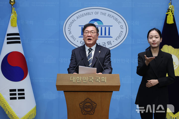 [서울=뉴시스] 고승민 기자 = 김태년 더불어민주당 의원이 4일 서울 여의도 국회 소통관에서 국회의장 선거 출마 기자회견을 하고 있다. 2026.05.04. kkssmm99@newsis.com