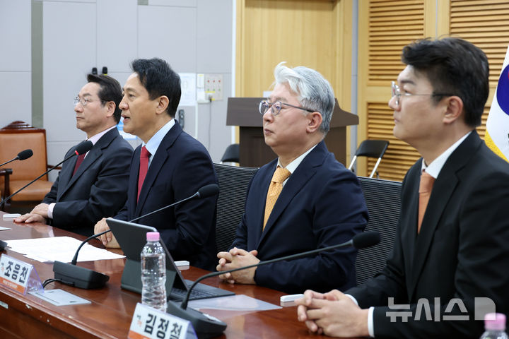 [서울=뉴시스] 고승민 기자 = 오세훈 국민의힘 서울시장 후보가 4일 서울 여의도 국회 의원회관에서 열린 '사법내란 저지를 위한 수도권 광역단체장 후보 연석회의'에서 발언하고 있다. 2026.05.04. kkssmm99@newsis.com