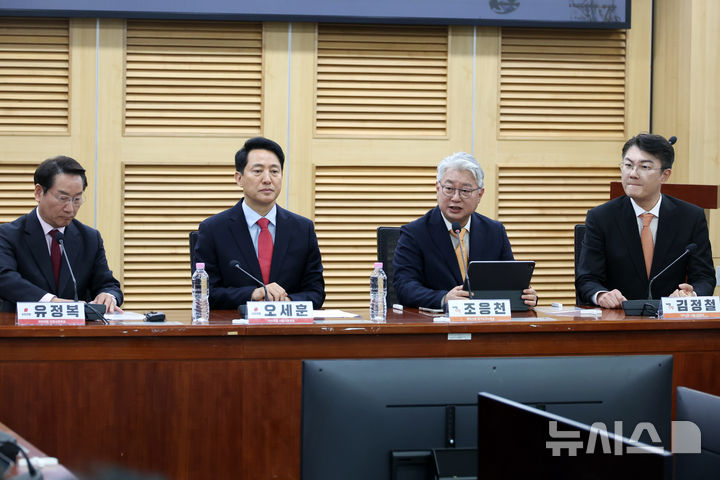 [서울=뉴시스] 고승민 기자 = 조응천 개혁신당 경기도지사 후보가 4일 서울 여의도 국회 의원회관에서 열린 '사법내란 저지를 위한 수도권 광역단체장 후보 연석회의'에서 발언하고 있다. 2026.05.04. kkssmm99@newsis.com