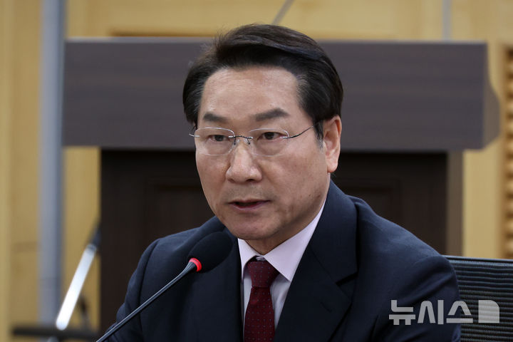 [서울=뉴시스] 고승민 기자 = 유정복 국민의힘 인천시장 후보가 4일 서울 여의도 국회 의원회관에서 열린 '사법내란 저지를 위한 수도권 광역단체장 후보 연석회의'에서 발언하고 있다. 2026.05.04. kkssmm99@newsis.com