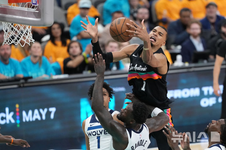 [샌안토니오=AP/뉴시스] 미국프로농구(NBA) 샌안토니오 스퍼스의 빅토르 웸반야마. 2026.05.04.