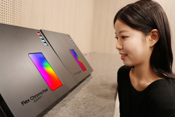 삼성디스플레이가 'SID 2026' 전시에서 최초로 공개하는 광색역 OLED, '플렉스 크로마 픽셀(Flex Chroma Pixel™)' 화질 비교 시연 *재판매 및 DB 금지