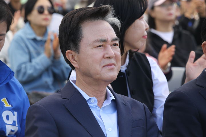 [천안=뉴시스] 최영민 기자=김태흠 충남도지사가 5일 천안시민체육공원에서 열린 제104회 어린이날 기념식에 참석했다. 2026.05.05 ymchoi@newsis.com *재판매 및 DB 금지