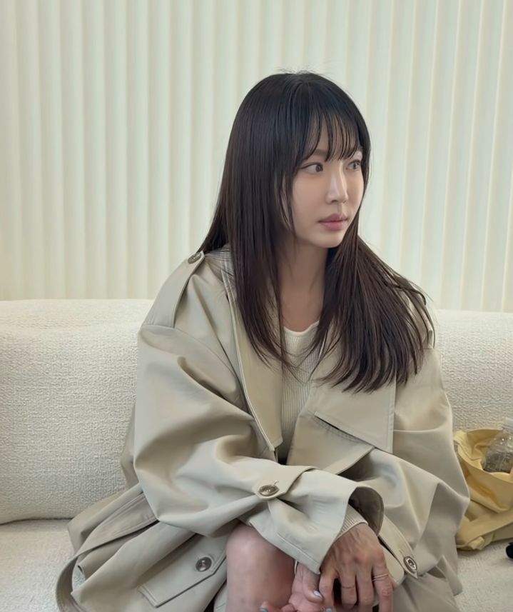 부친상 강예원 "꼭 잡아준 따뜻한 손 감사…보답하겠다"