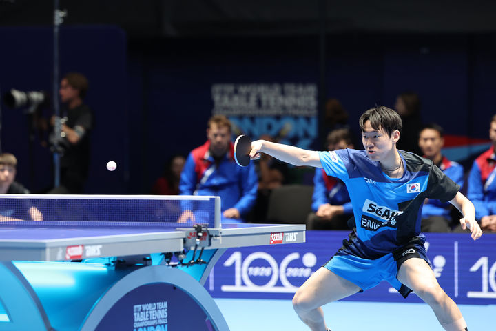 [서울=뉴시스] 2026 국제탁구연맹(ITTF) 세계탁구선수권대회 단체전 남자부 32강에 출전한 오준성. (사진=대한탁구협회 제공) 2026.05.05. *재판매 및 DB 금지
