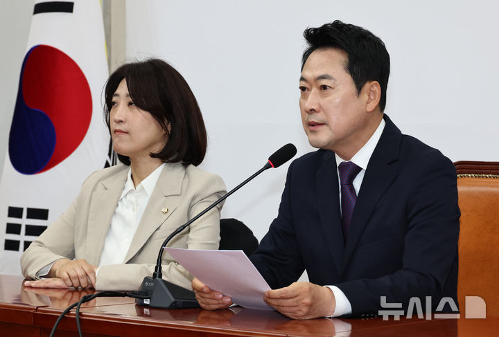 [서울=뉴시스] 김금보 기자 = 장동혁 국민의힘 대표가 5일 오전 서울 여의도 국회에서 열린 기자간담회에서 발언을 하고 있다. 2026.05.05. kgb@newsis.com