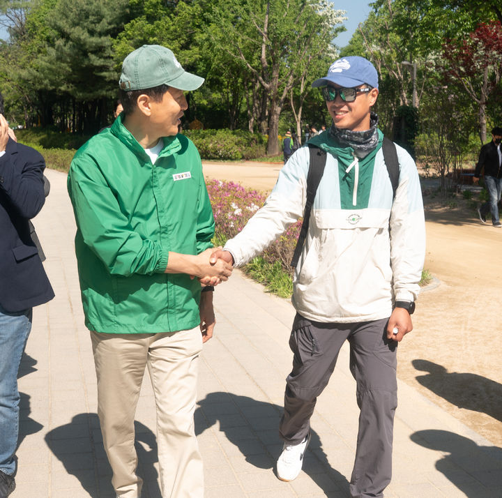 associate_pic3