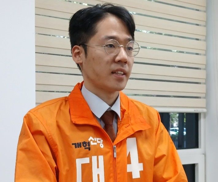 [대전=뉴시스] 조명휘 기자 = 6·3지방선거 개혁신당 강희린 대전시장 후보가 6일 대전시의회 기자실에서 공약을 발표하고 있다. 2026.05.06. photo@newsis.com *재판매 및 DB 금지
