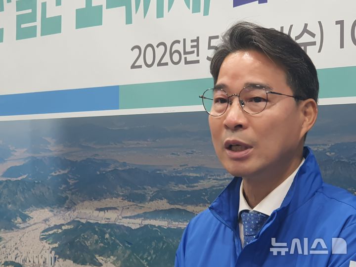 [창원=뉴시스] 강경국 기자 = 더불어민주당 송순호 경남 창원시장 후보가 6일 창원시청 프레스센터에서 창원형 저출생 대응 정책 발표 기자회견을 갖고 있다. 2026.05.06. kgkang@newsis.com
