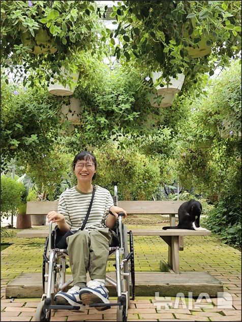 [서울=뉴시스]시스팰래닛이 쿤달과 협업해 선보이는 '향기마을 캠페인' 시즌2에 참여한 소영 작가. 