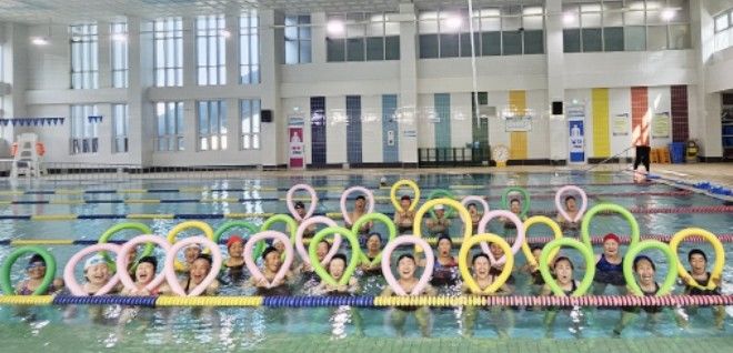 [함양=뉴시스] 경남 함양군 아쿠아로빅교실 운영 (사진=함양군 제공) 2026. 05.06. photo@newsis.com *재판매 및 DB 금지