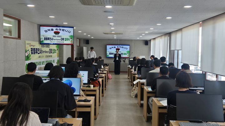 [진주=뉴시스]경남농업기술원, 청년농업인 팜 플루언스 입학식.(사진=경남농업기술원 제공).2026.05.06.photo@newsis.com *재판매 및 DB 금지